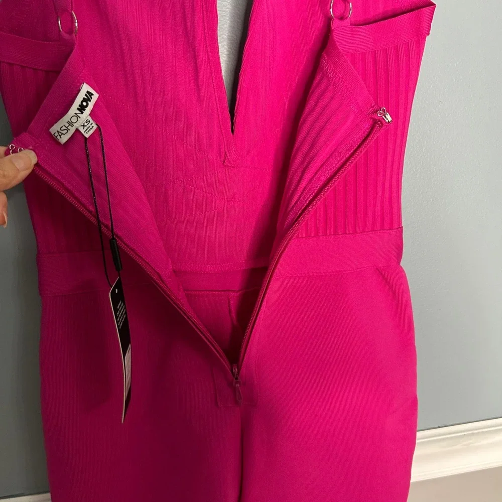 Fashion Nova‎ Misty Bandage Jumpsuit Magenta Pink Flare Leg Plunging V-Neck XS
